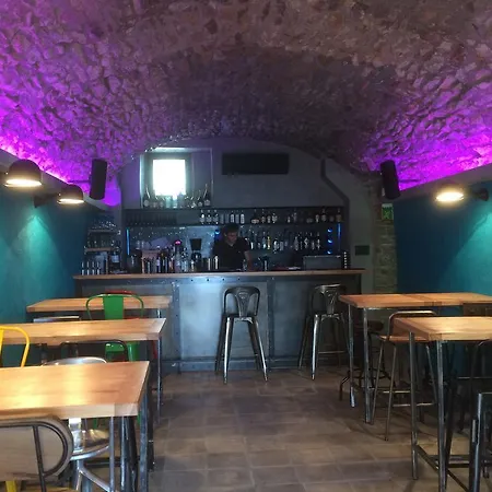 De La Les Arcades 2*