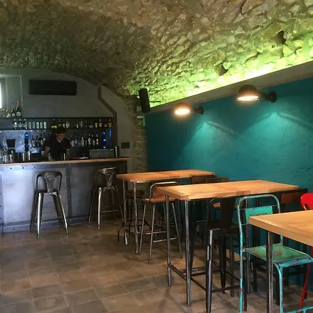 Hotel De La Les Arcades 2*