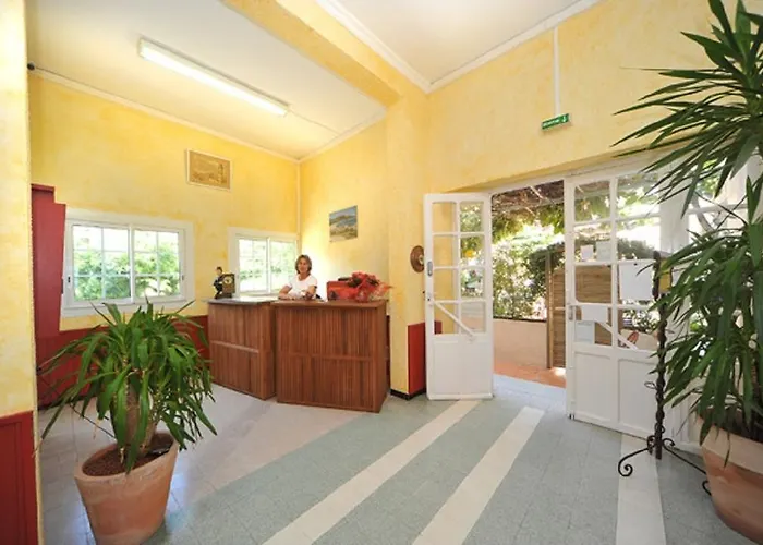 Hotel De La Les Arcades Algajola (Corsica)