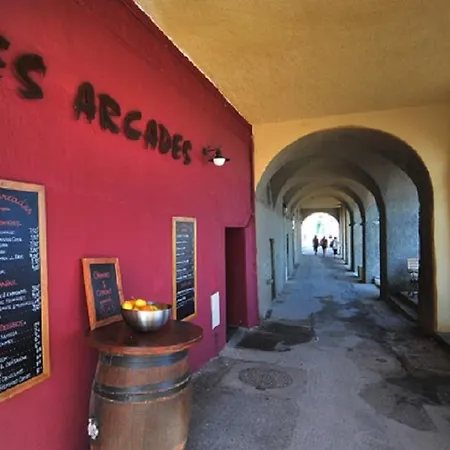 De La Les Arcades ホテル アルガジョラ