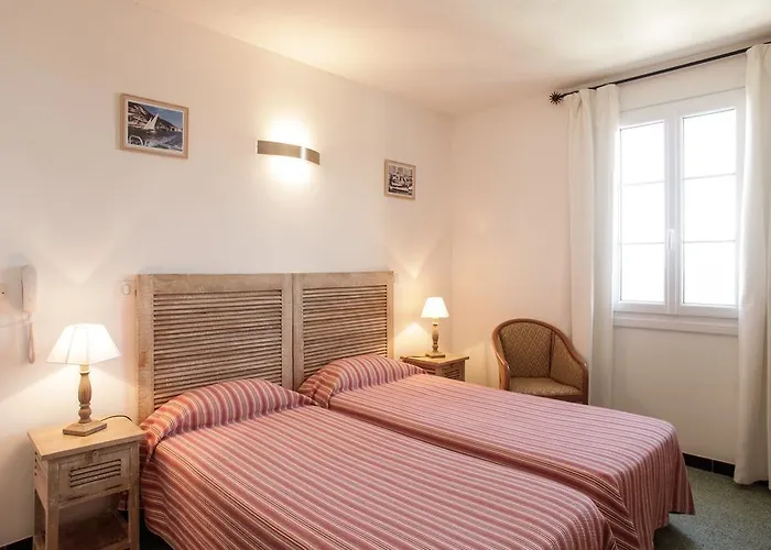 De La Les Arcades 2*