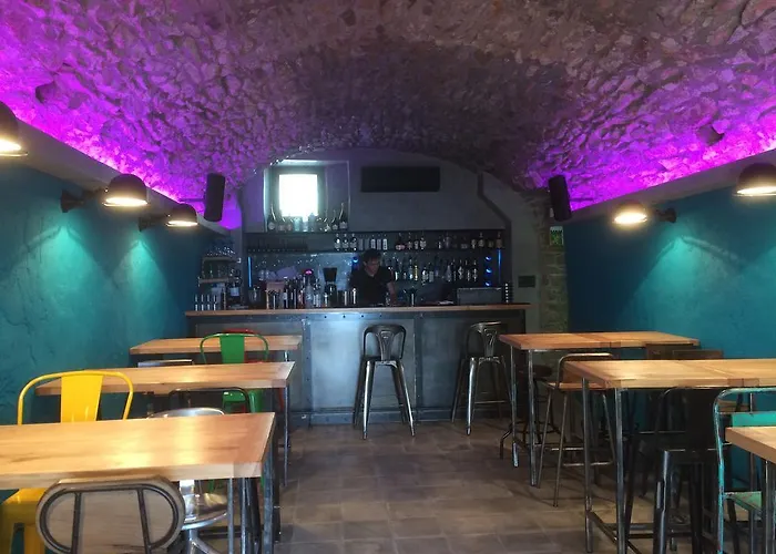 De La Les Arcades 2*