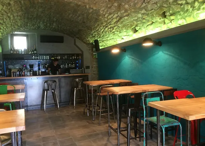 Szálloda De La Les Arcades 2*